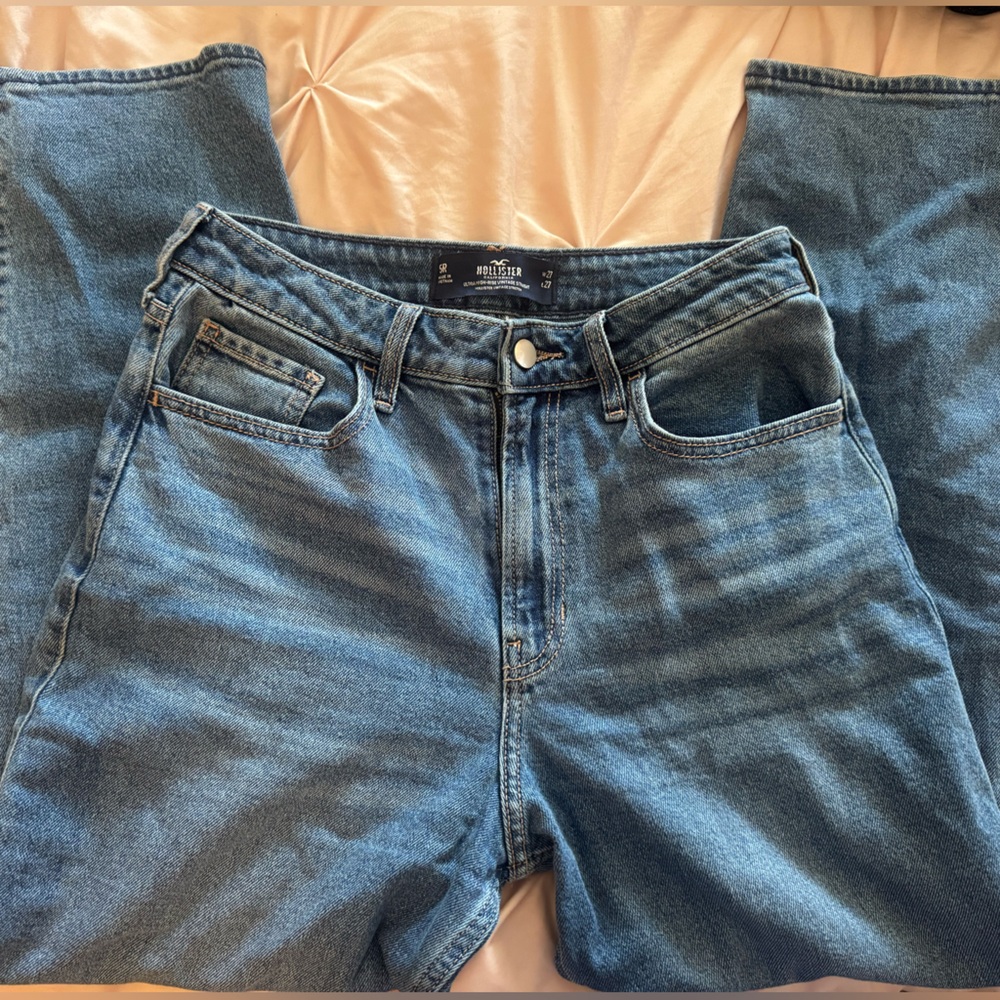 Hollister High-Rise Classic Blue Mom Jeans